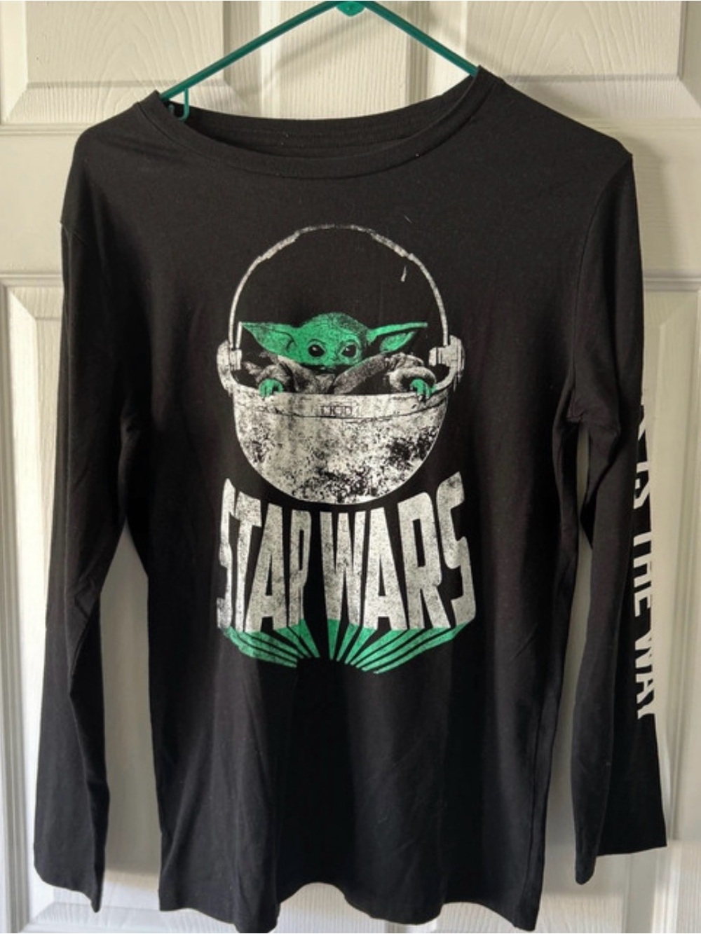 Old Navy Black Long-Sleeve STAR WARS Tee with Green Baby Yoda Graphic